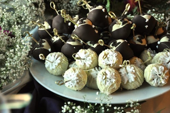 Bride & Groom Chocolate Dipped Strawberries