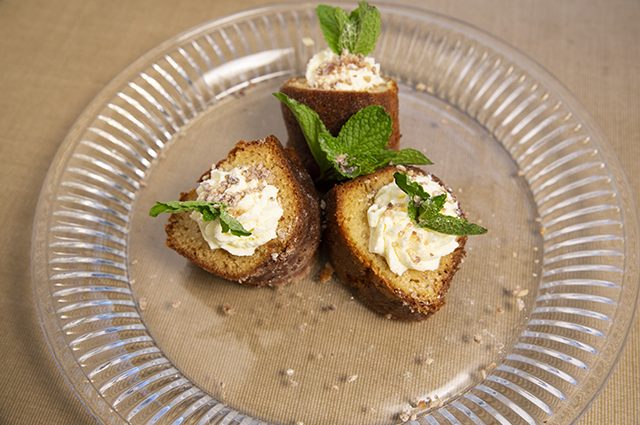 Sour Cream Coffee Cake - The Chef's Kitchen | Ingles | Catering