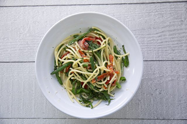 Bucatini Pasta with Goat Cheese Sauce - The Chef's Kitchen | Ingles | Catering